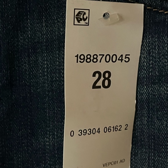 Levi’s Women’s Boyfriend Mid Rise Tapered Leg Jeans - Size 28 - Picture 6 of 8